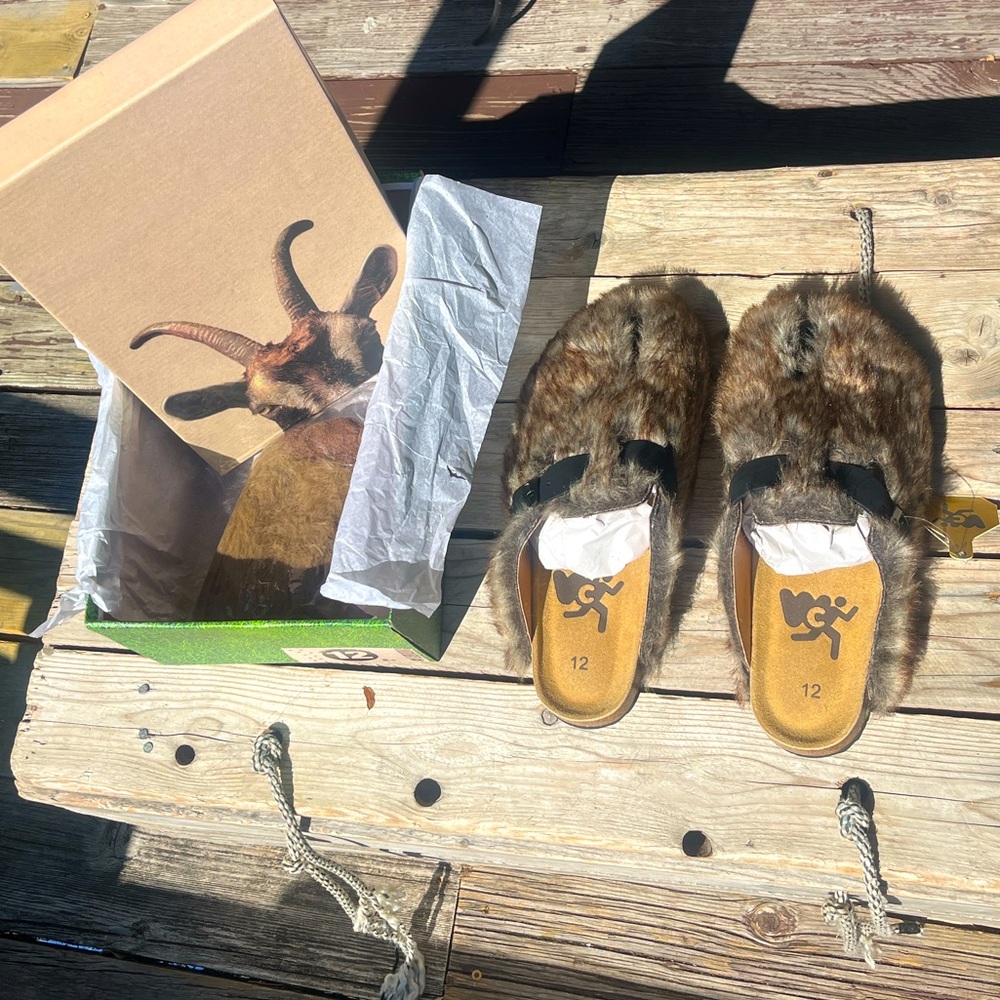 Worst Case “GOAT – Greatest of All Tabis” Shoes | NIB w/ Fur Toe Sock